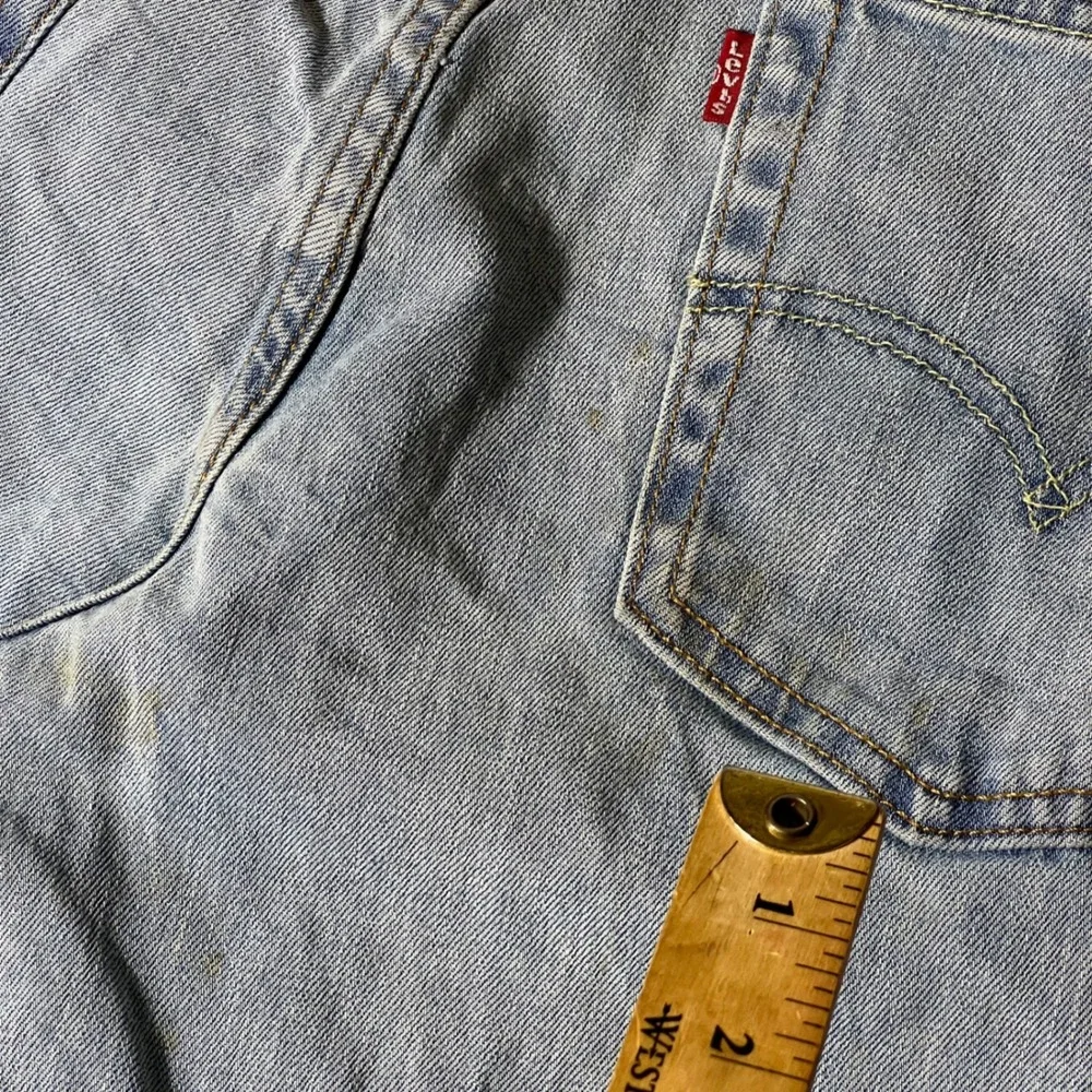 Levis 514 Straight Fit Jeans Mens 33x30 Light Wash Blue Denim trash distressed